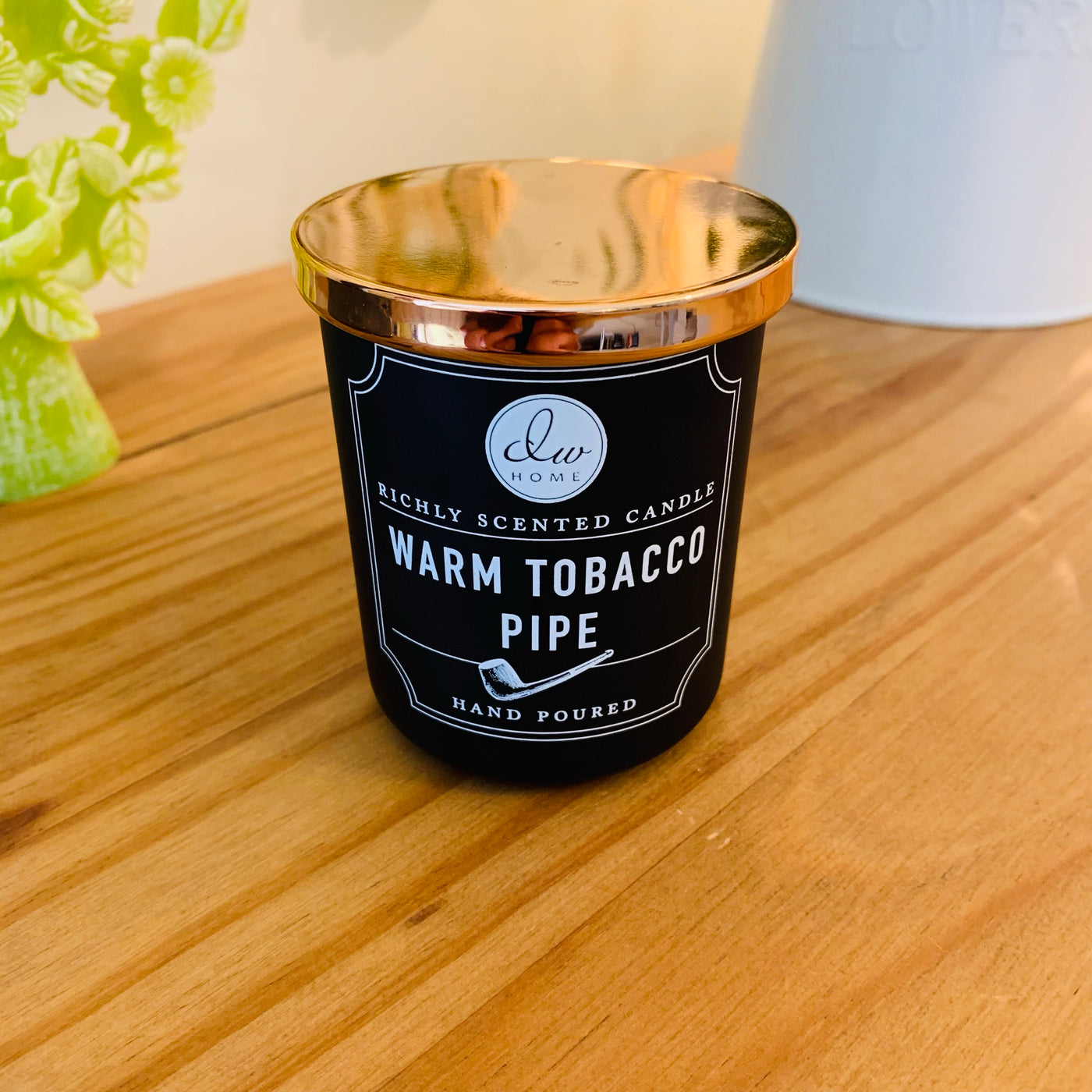 warm tobacco pipe candle DW Home Medium Single Wick 33 hour Burn Time Great Smel Free from dyes DW Home Warm Tobacco Pipe